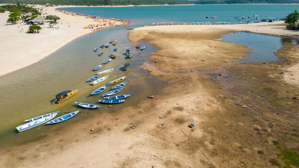 El río Amazonas durante la sequía de 2023.