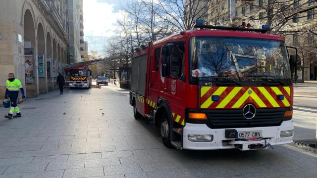 Un camión de Bomberos de Zaragoza en paseo Independencia. Imagen de archivo.