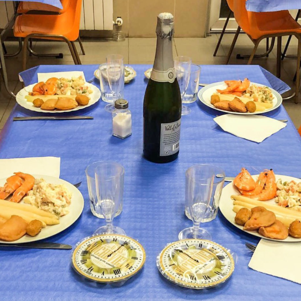 Foto de archivo de una cena de Nochevieja en la Hermandad del Refugio