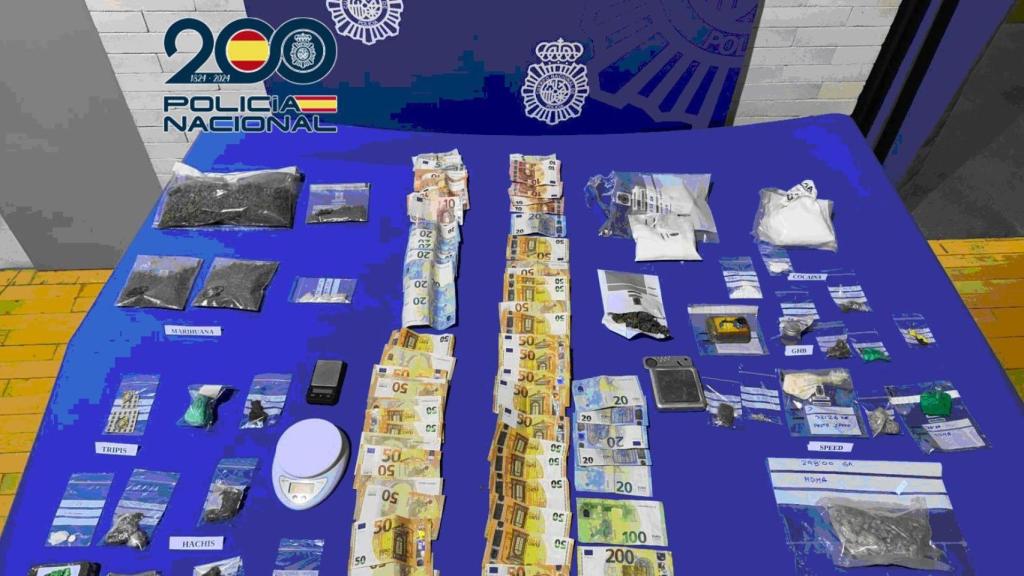 Los objetos y sustancias incautados por la Policía Nacional a los traficantes de droga detenidos en Ponferrada