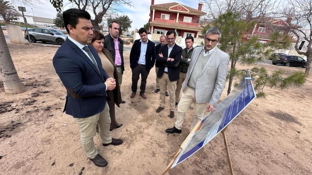 El alcalde de San Javier, José Miguel Luengo, durante el inicio de los trabajos del Lote 1 de mejora de la eficiencia energética de la localidad.