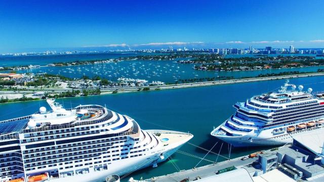 Cruceros amarrados a puerto en Miami en una imagen de archivo.