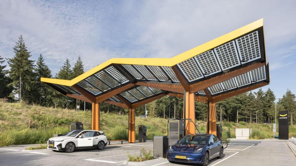 Estación de vehículo eléctrico de Fastned.