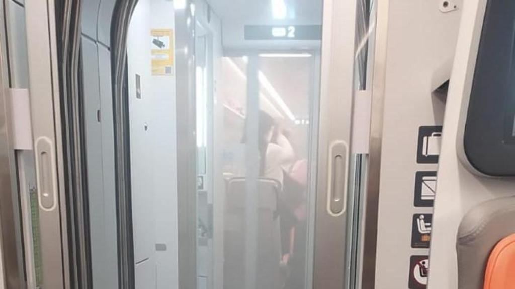 Momento de cuando el humo invade el tren