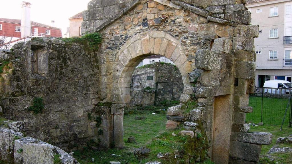 Ruinas del arco visigótico de Panxón