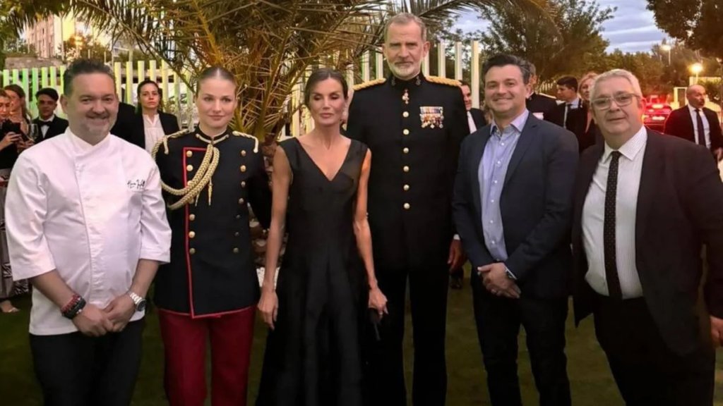 Los Reyes y la infanta en el restaurante Aura, Zaragoza.