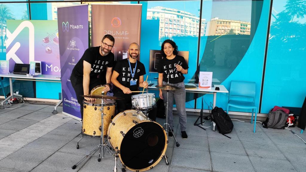 Equipo de Upbeat en las instalaciones de Lanzadera, en la Marina de Valencia.