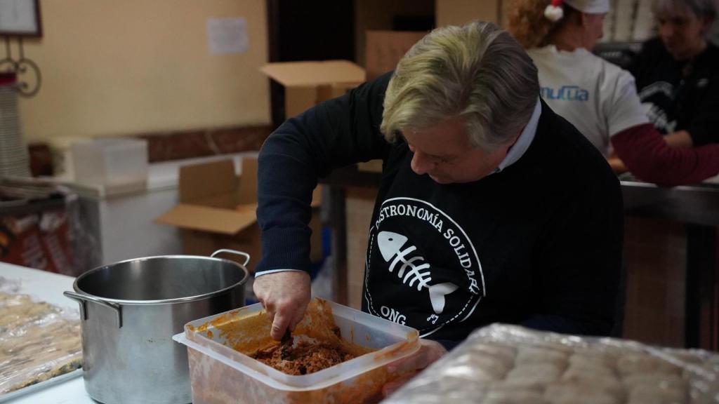 Las ONG Gastrónoma Solidaria y Somos Personas preparan una cena solidaria para los afectados por la DANA en Paiporta.