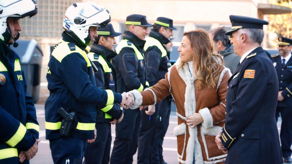 La alcaldesa de Zaragoza, Natalia Chueca, visita varios servicios municipales durante el día de Nochebuena