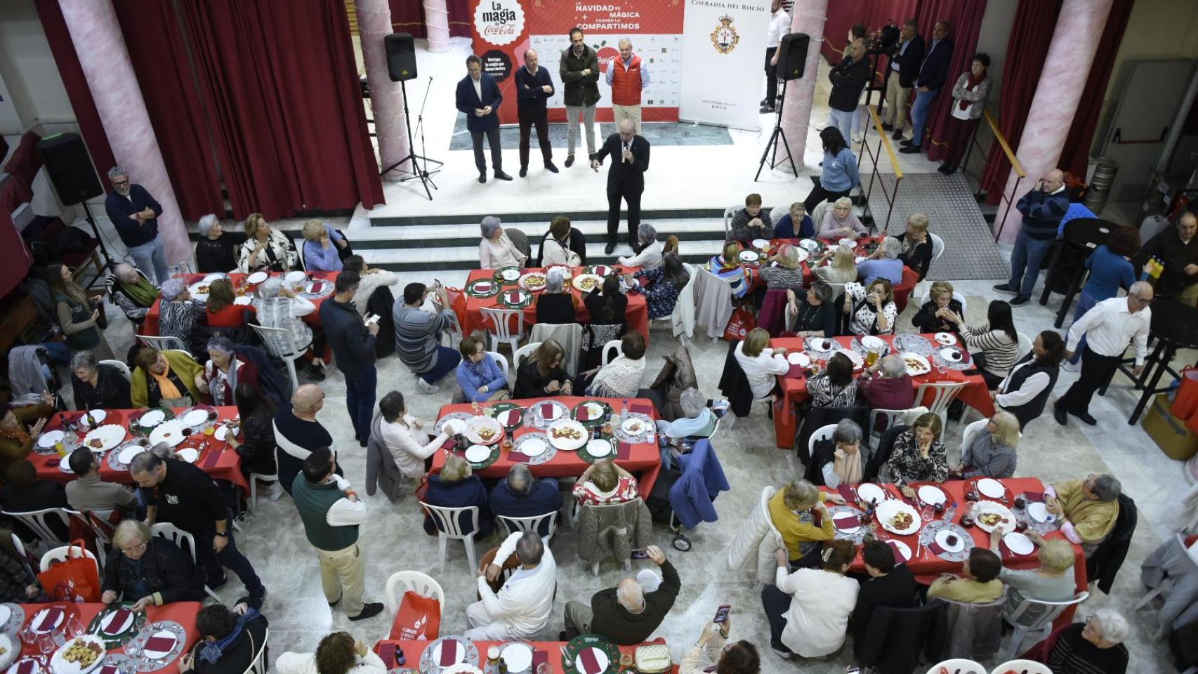 Un momento de las comidas solidarias navideñas en Málaga.