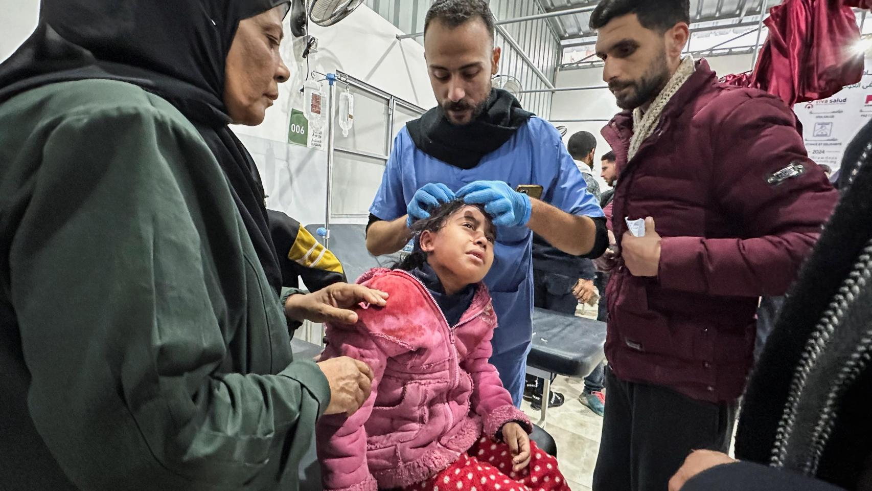 Imagen de archivo de una niña atendida en un hospital de la Franja de Gaza.