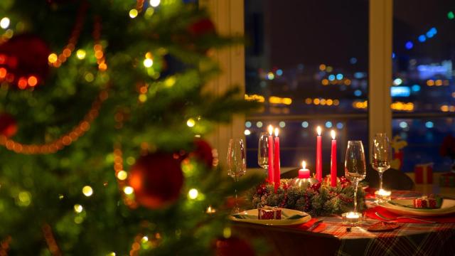 Mesa de Navidad en una foto de archivo