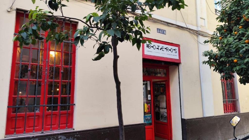 Fachada de la Librería de viejo Boteros, de Sevilla