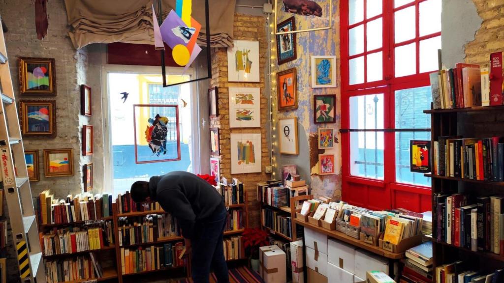 Interior de la Librería Boteros, en Sevilla