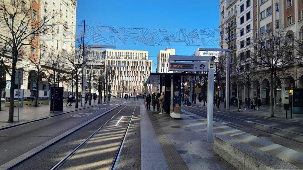 Parada del tranvía de plaza España, Zaragoza.