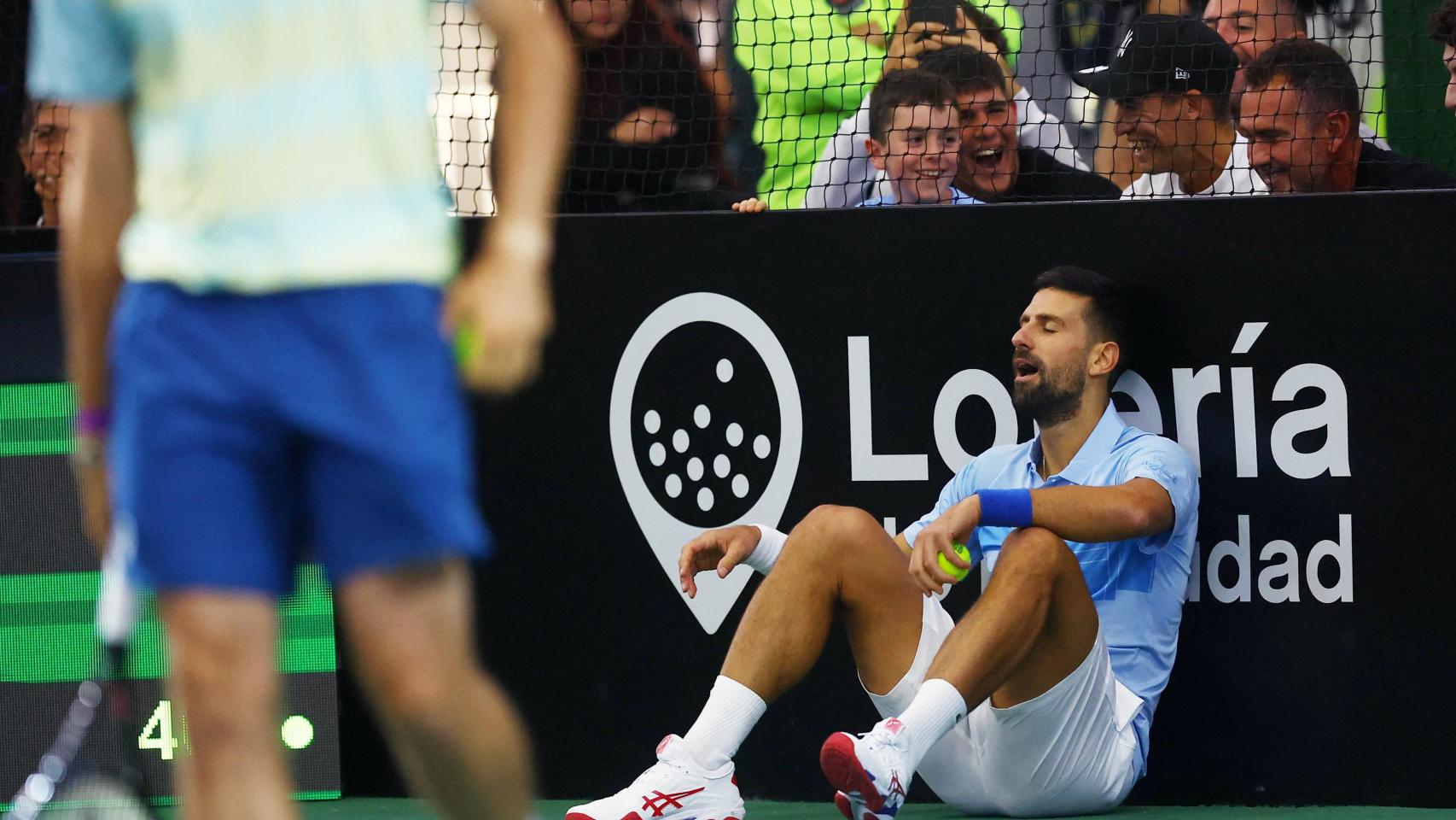 Novak Djokovic durante el partido de exhibición con Juan Martín del Potro.