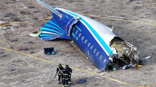 El avión Embraer 190 de Azerbaijan Airlines que se estrelló este miércoles en Kazajistán.