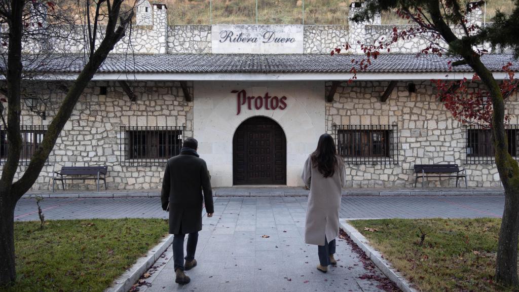 El acceso a la bodega de Protos bajo el castillo de Peñafiel.