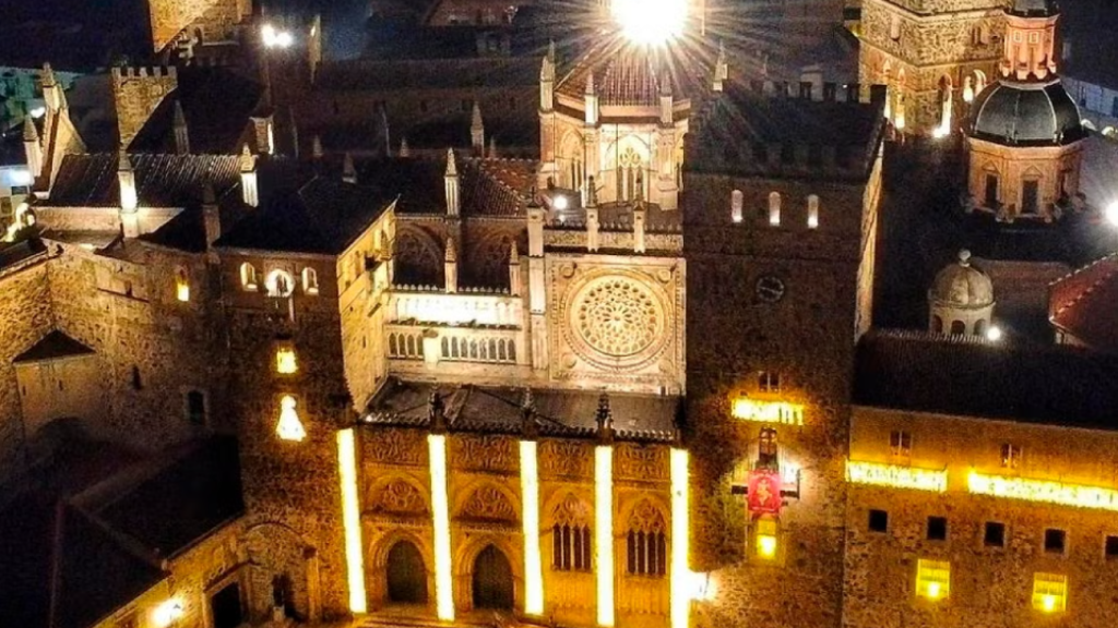 La puebla de Guadalupe iluminada por Navidad.