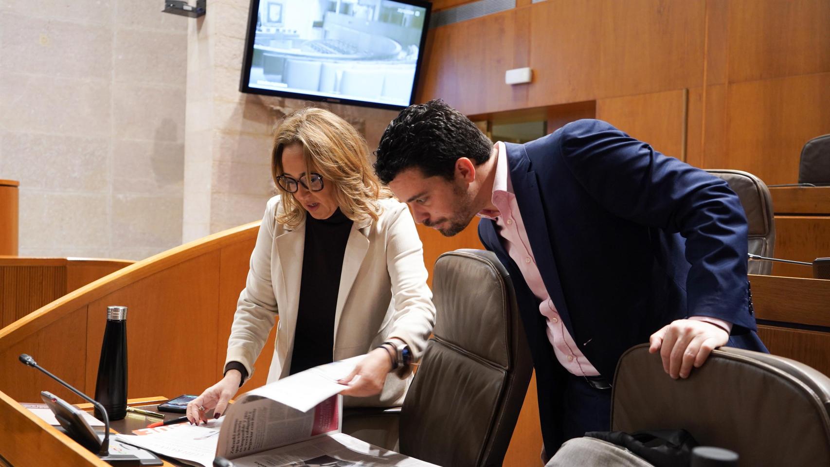 Mayte Pérez y Darío Villagrasa, en el último Pleno de las Cortes de Aragón