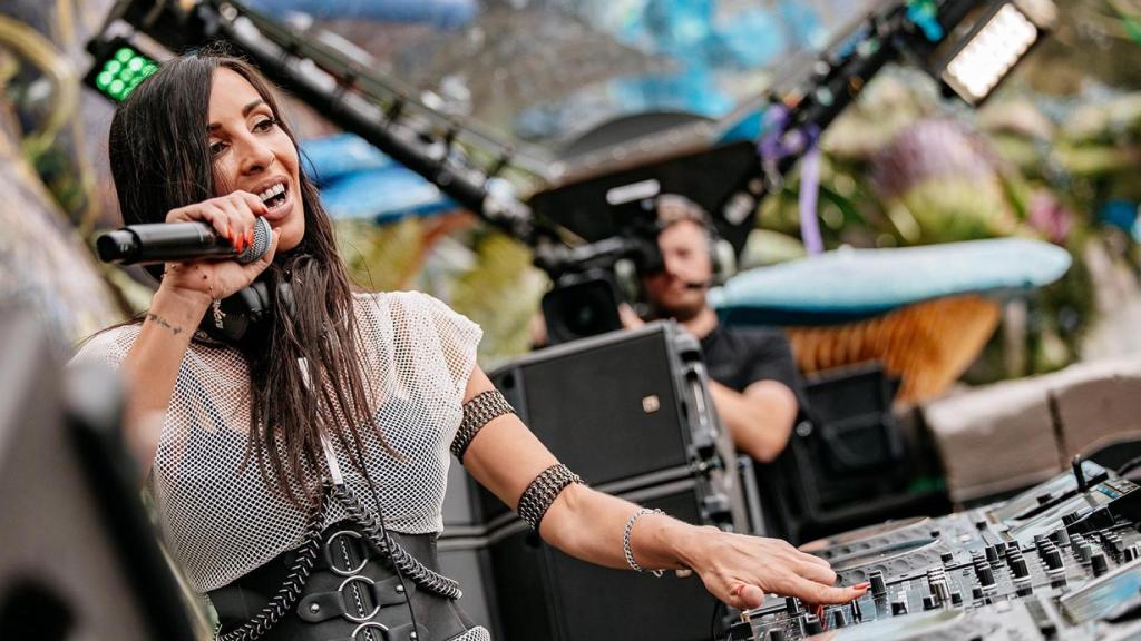 B Jones fue la primera artista española en pinchar en el 'mainstage' de Tomorrowland.