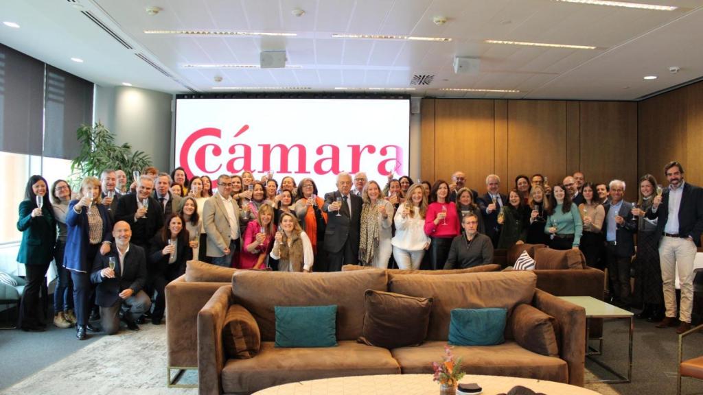 Foto de familia del desayuno con migas de la Cámara de Comercio