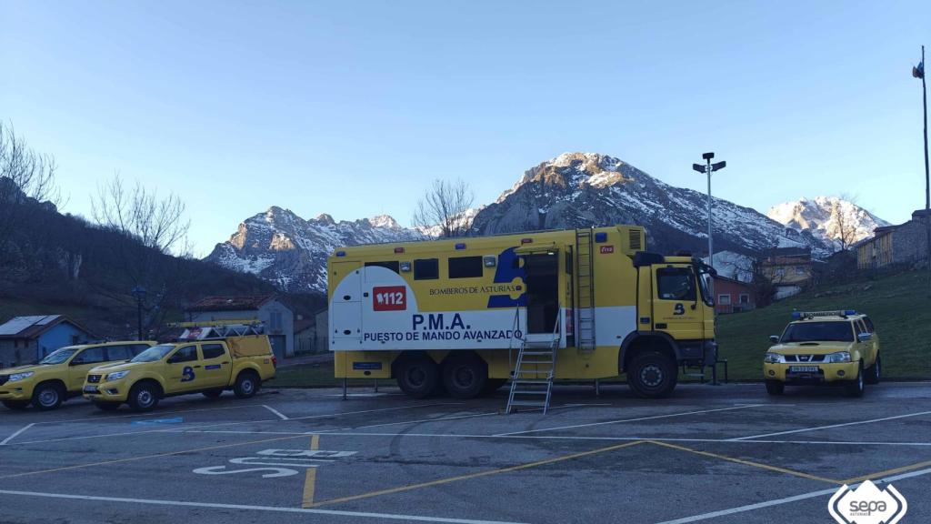 Puesto de Mando Avanzado instalado en Sotres para buscar a un montañero leonés desaparecido en Picos de Europa