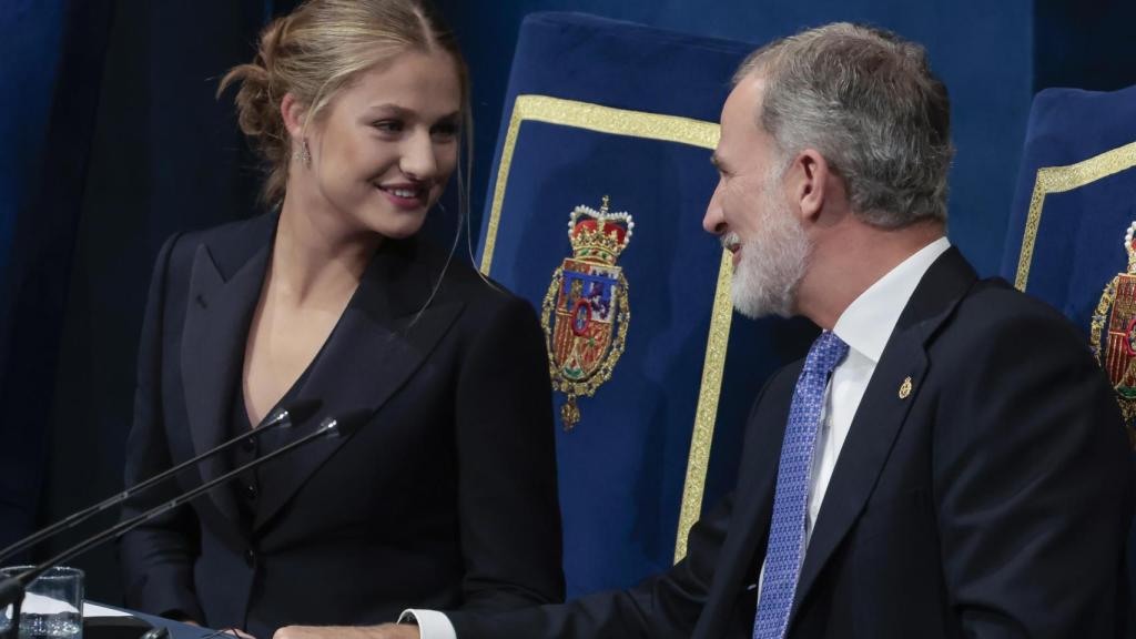 La princesa Leonor y el rey Felipe en los Premios Princesa de Asturias.