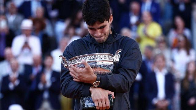 Carlos Alcaraz, tras ganar Roland Garros en 2024.