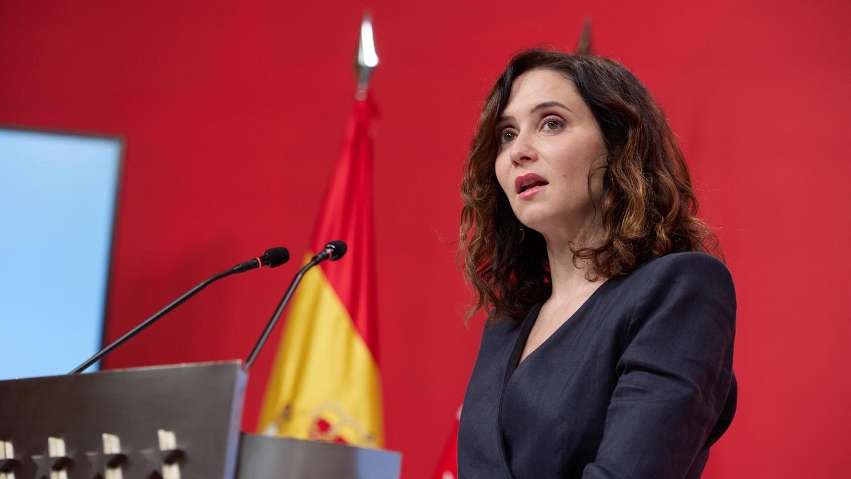 La presidenta de la Comunidad de Madrid, Isabel Díaz Ayuso, ofrece una rueda de prensa tras la reunión del Consejo de Gobierno, en la Real Casa de Correos, a 26 de diciembre de 2024, en Madrid.