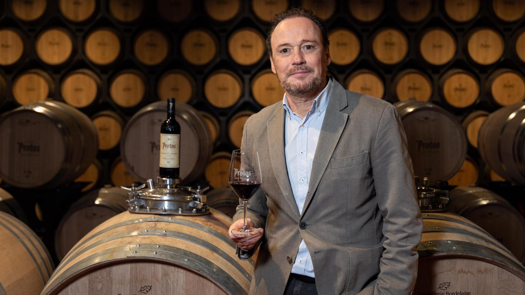 Carlos Villar, director general de Protos, en el interior de las bodegas de Peñafiel.