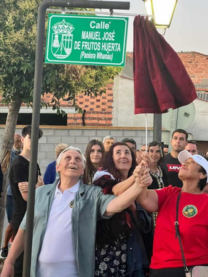 Inauguración de una calle en su nombre en su ciudad natal.