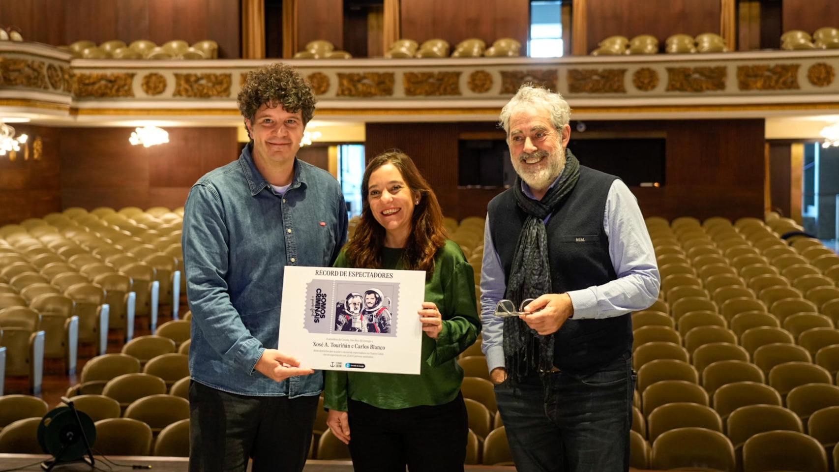 Inés Rey junto a Carlos Blanco y Xosé A.Touriñán