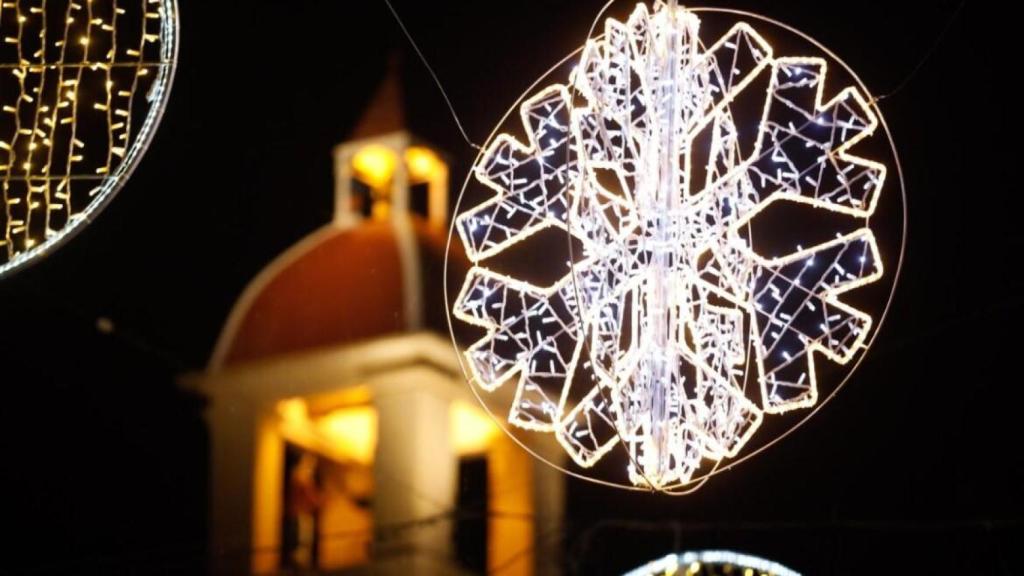 Las luces de Navidad de la localidad.