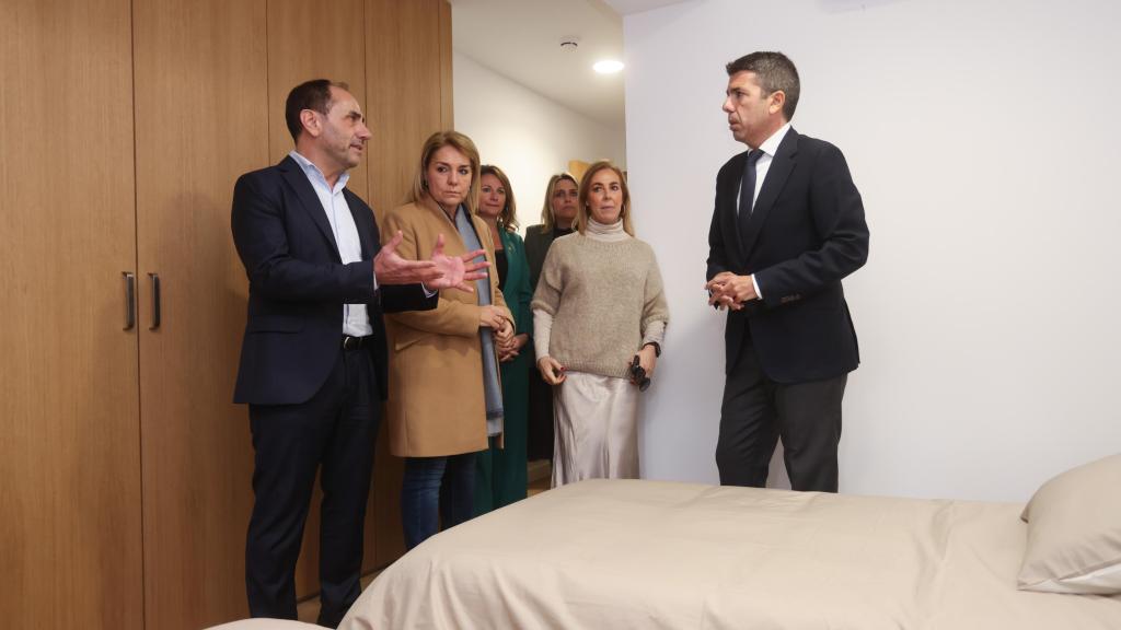 Carlos Mazón en la visita de este viernes al nuevo centro Crisis 24 horas en Castelló de la Plana.