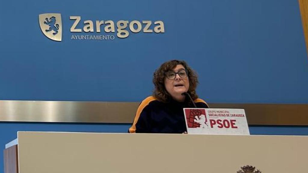 La concejala del PSOE, Marta Aparicio, en la sala de prensa del Ayuntamiento de Zaragoza.