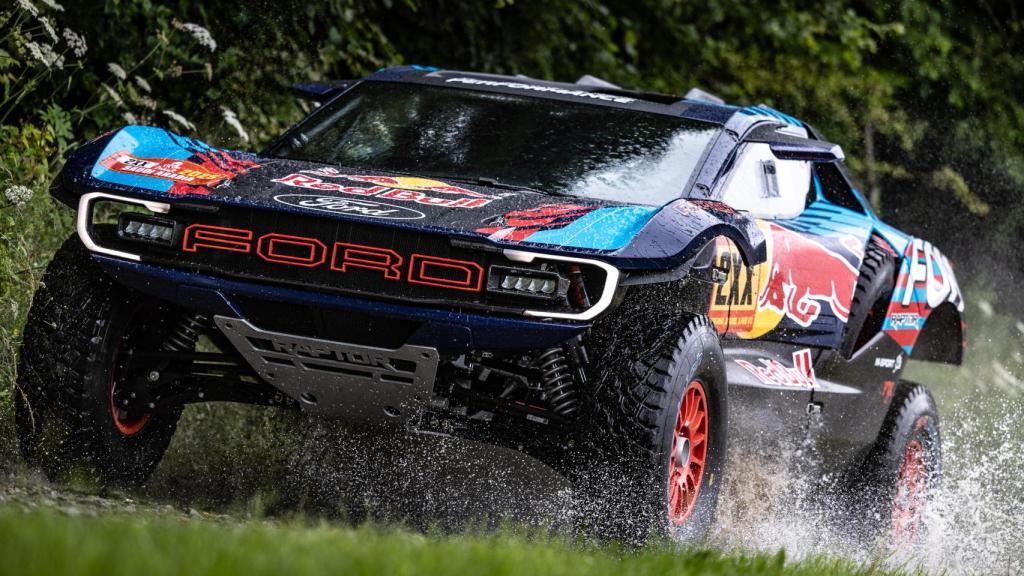 El Ford Raptor T1+ de Carlos Sainz para el Dakar 2025