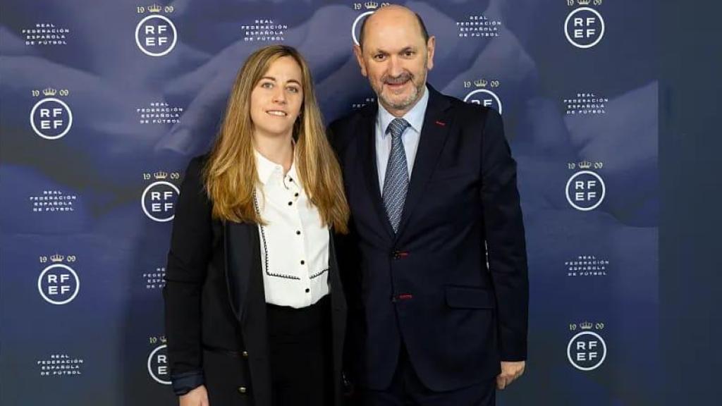 María Carrobles junto al nuevo presidente de la RFEF, Rafael Louzán.