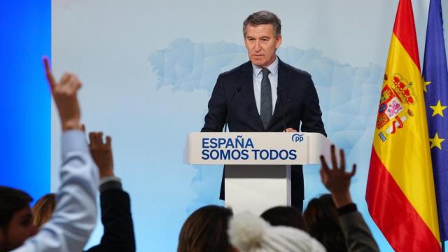 El líder del PP, Alberto Núñez Feijóo, durante la rueda de prensa ofrecida este viernes.