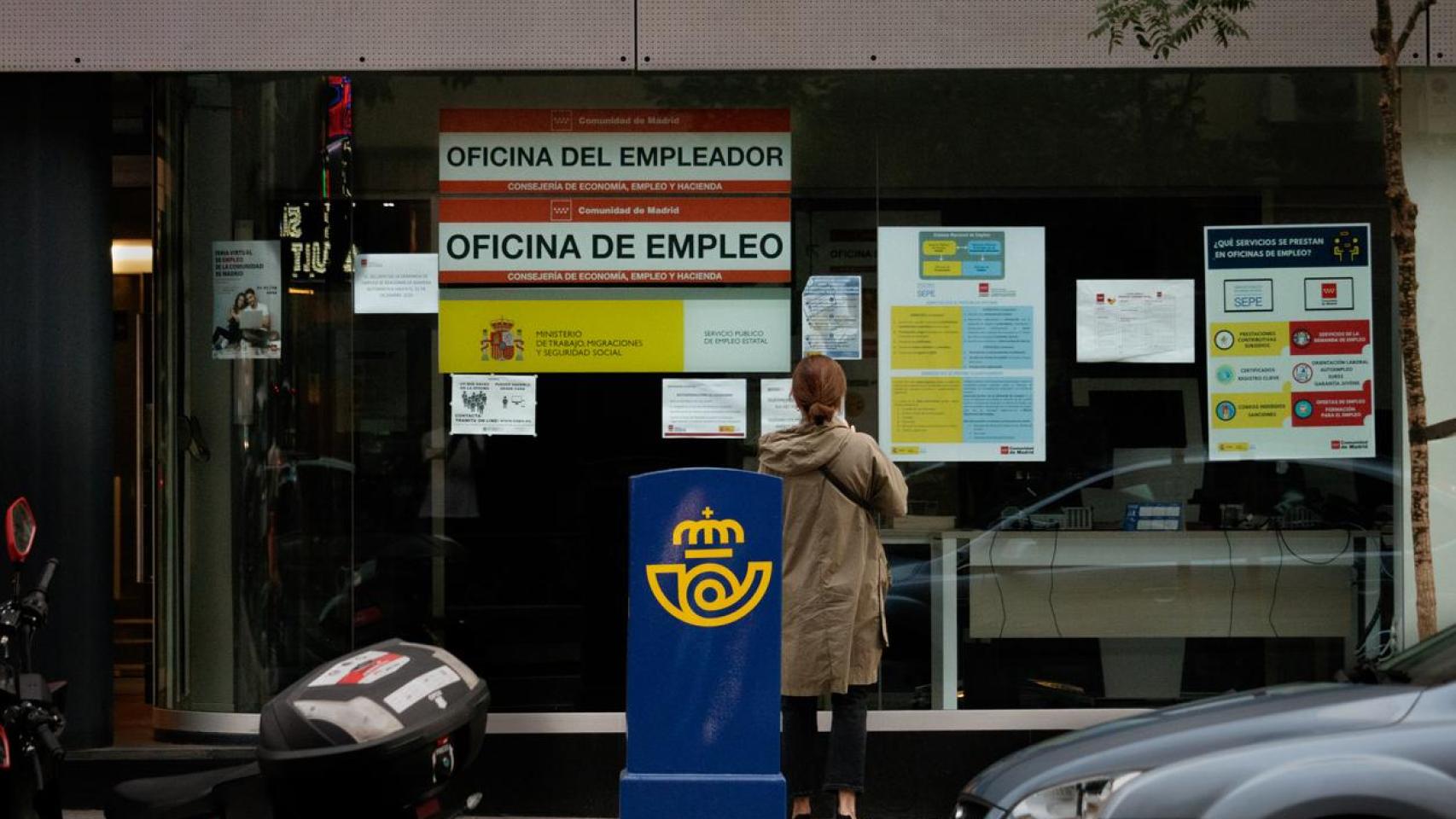 Fotografía de la fachada de la Oficina de Empleo del SEPE en Madrid.