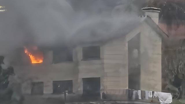 Incendio en la vivienda de Bastiagueiro, en Oleiros (A Coruña)