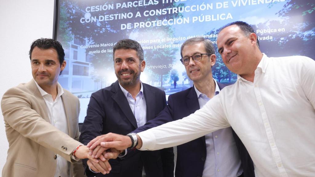 Eduardo Dolón y Carlos Mazón este verano cuando se anunció el Plan Vive en Torrevieja.