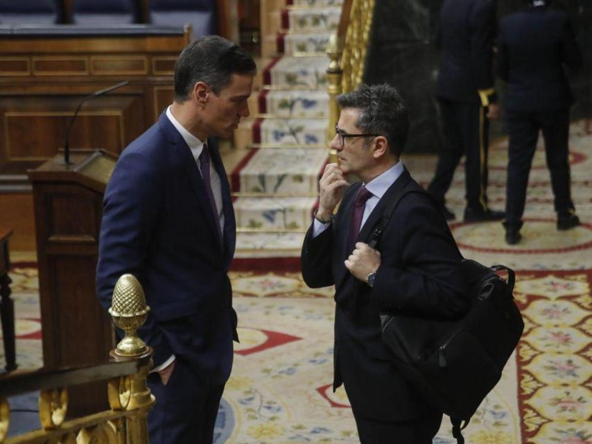 El presidente del Gobierno, Pedro Sánchez, y el ministro Félix Bolaños, en una imagen de archivo en el Congreso.