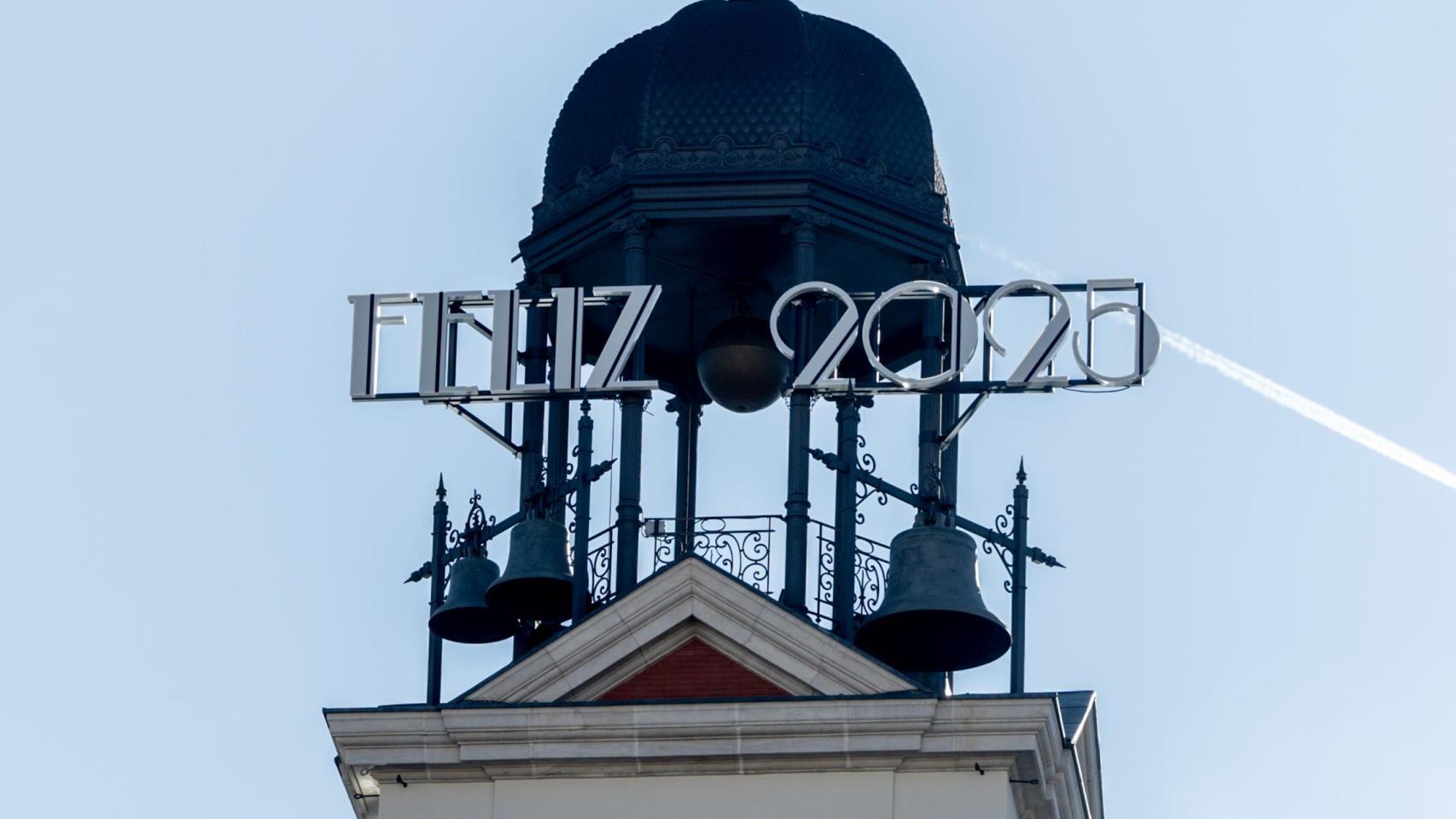 El reloj de la Puerta del Sol estrenará para Nochevieja un nuevo cartel luminoso que dará la bienvenida al año 2025