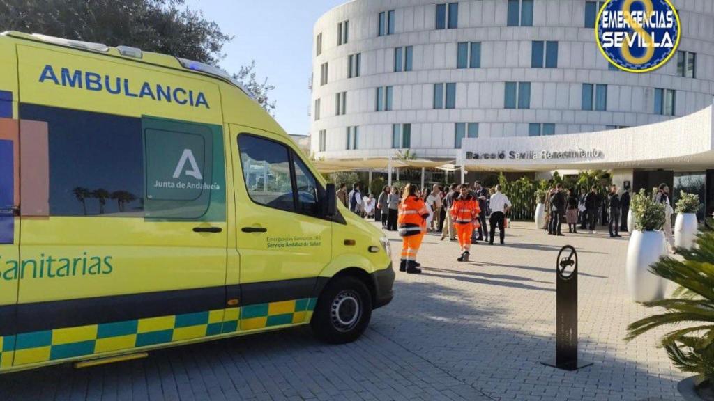 Así actuaron los servicios de emergencia en el Hotel Renacimiento de La Cartuja.