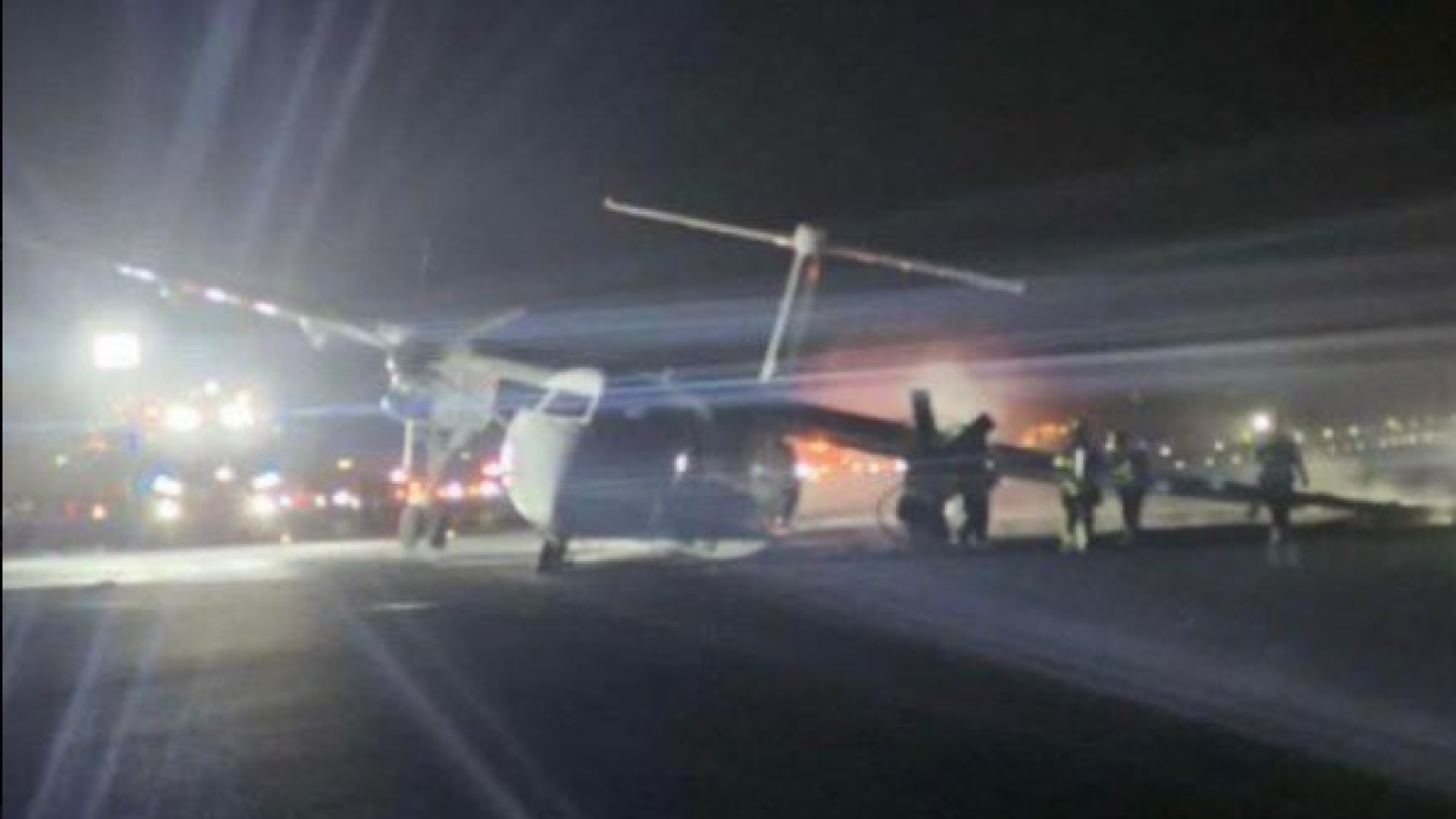 Avión de Air Canada sufre un accidente al aterrizar.