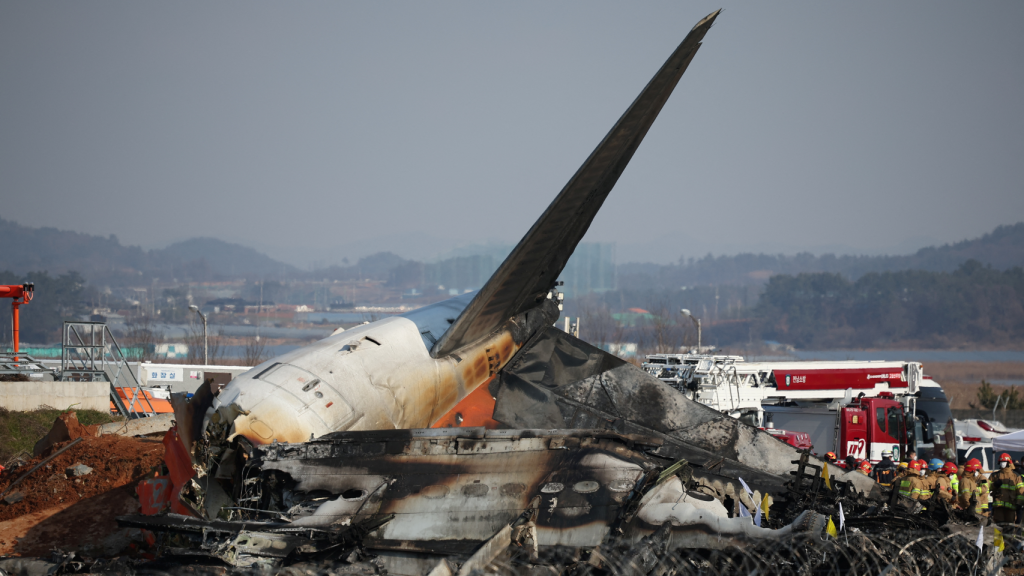 Parte de la cola del avión accidentado en Corea del Sur