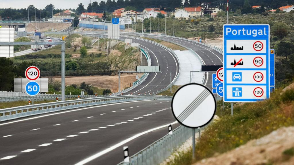 Autovía A-25 en la frontera de Fuentes de Oñoro