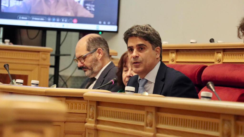 Juan José Alcalde, concejal de Hacienda, durante su intervención en el Pleno.