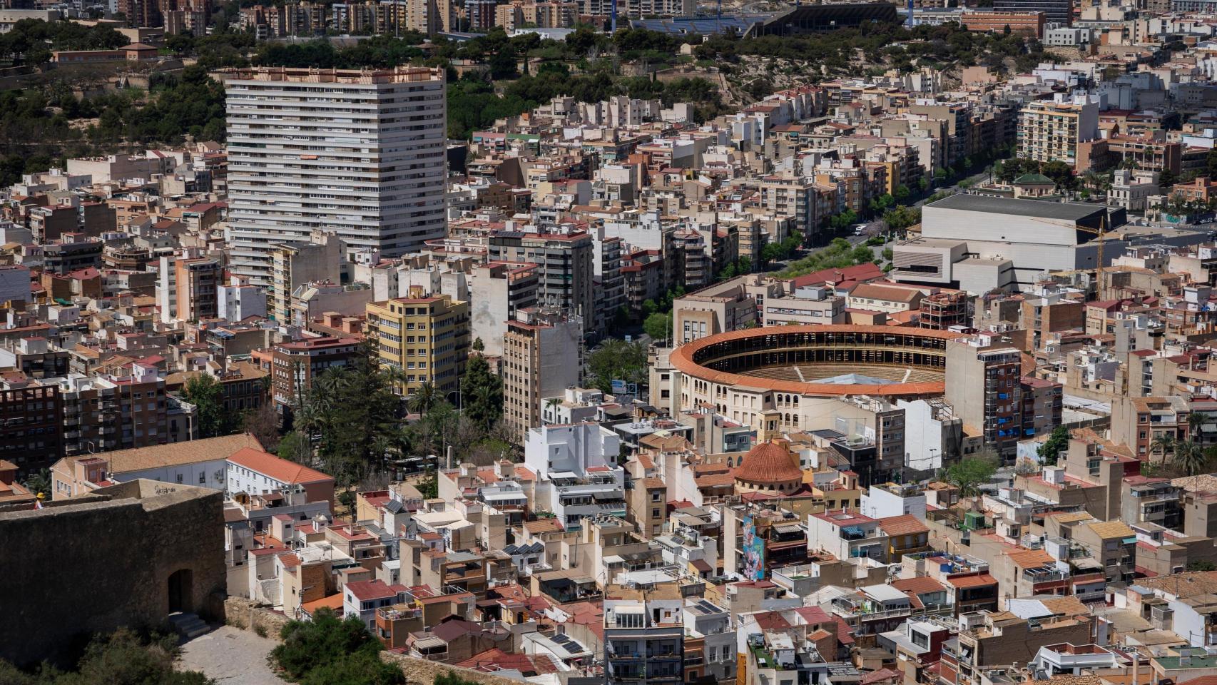 Vistas de la ciudad de Alicante, cerca de la plaza de toros.